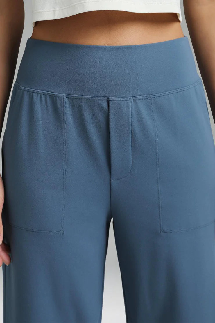Hose mit mittelhohem Bund